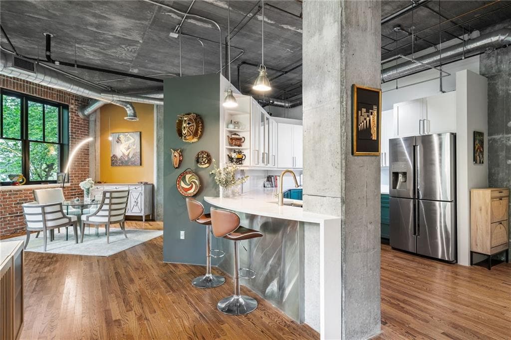 2 bedroom, 2 bathroom, 1,232 sq ft condominium for sale at 3235 Roswell Road 405, Atlanta, GA 30305 — photo 5