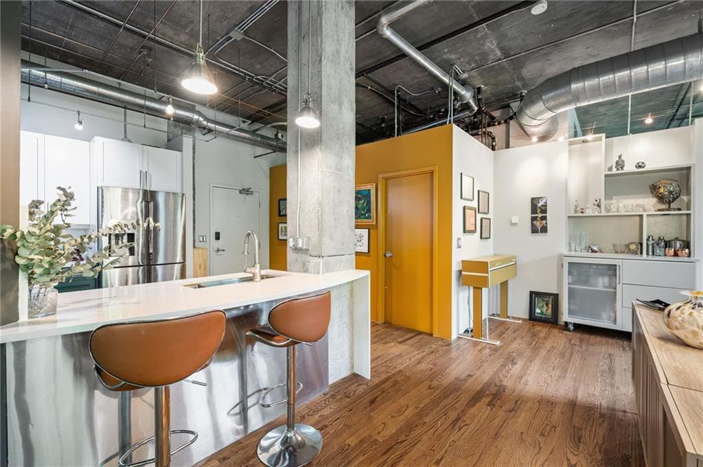 2 bedroom, 2 bathroom, 1,232 sq ft condominium for sale at 3235 Roswell Road 405, Atlanta, GA 30305 — photo 6