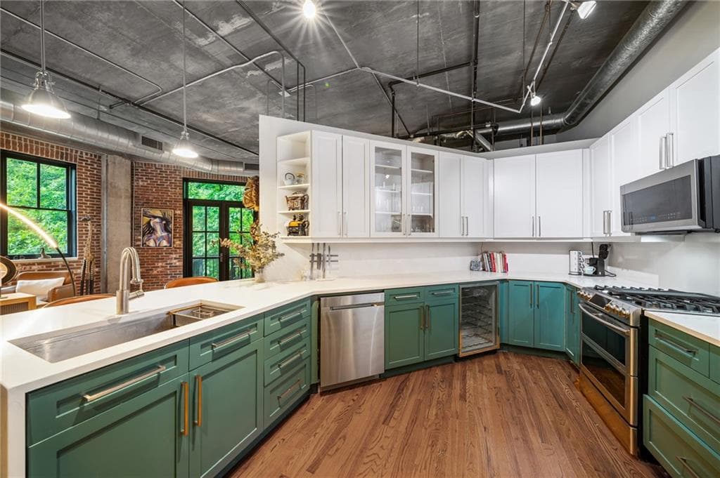 2 bedroom, 2 bathroom, 1,232 sq ft condominium for sale at 3235 Roswell Road 405, Atlanta, GA 30305 — photo 8
