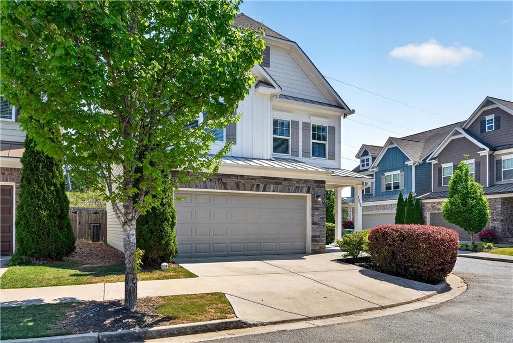 3 bedroom, 3 bathroom, 2,049 sq ft single family residence for sale at 1055 Johnson Grove, Atlanta, GA 30318 — photo 3