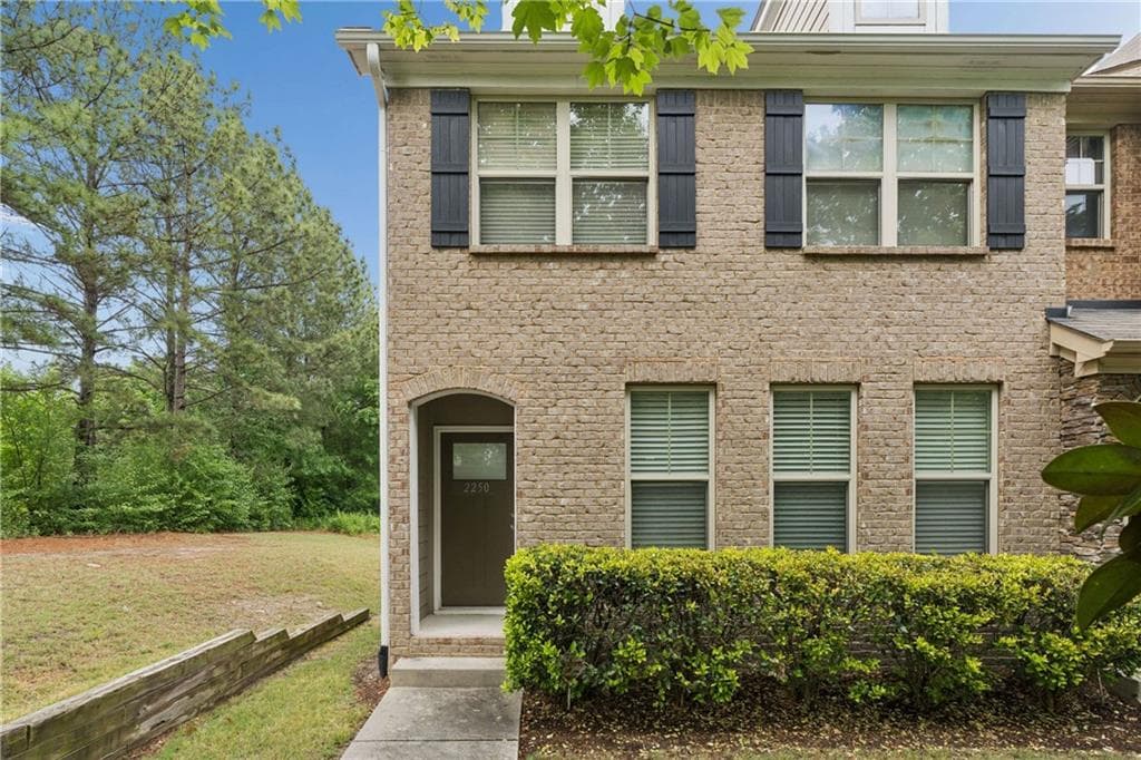 2250 Whiteoak Drive, Smyrna, GA 30080 — most recent listing photo