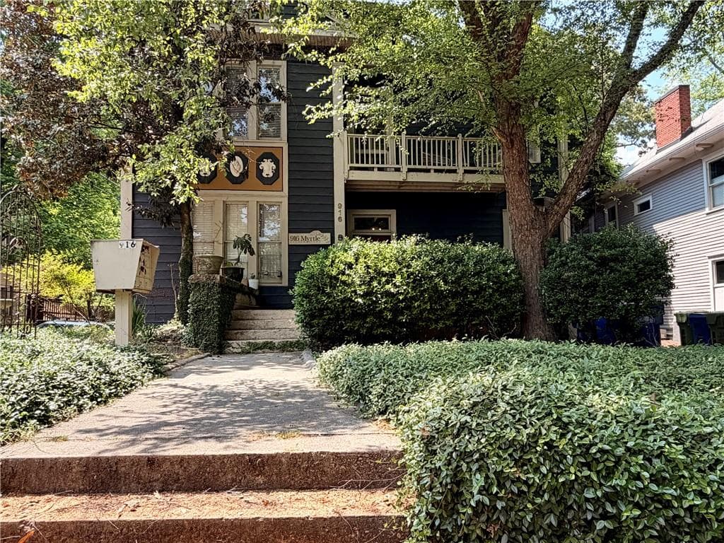 1 bedroom, 1 bathroom, 522 sq ft condominium sold at 916 Myrtle Street 3, Atlanta, GA 30309