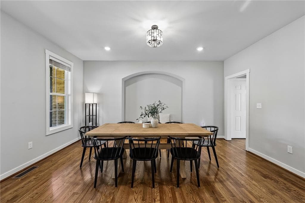 6 bedroom, 5 bathroom, 5,000 sq ft single family residence under contract at 4214 Quail Creek Drive, Flowery Branch, GA 30542 — photo 4