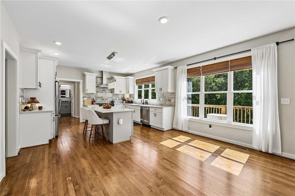 6 bedroom, 5 bathroom, 5,000 sq ft single family residence under contract at 4214 Quail Creek Drive, Flowery Branch, GA 30542 — photo 8
