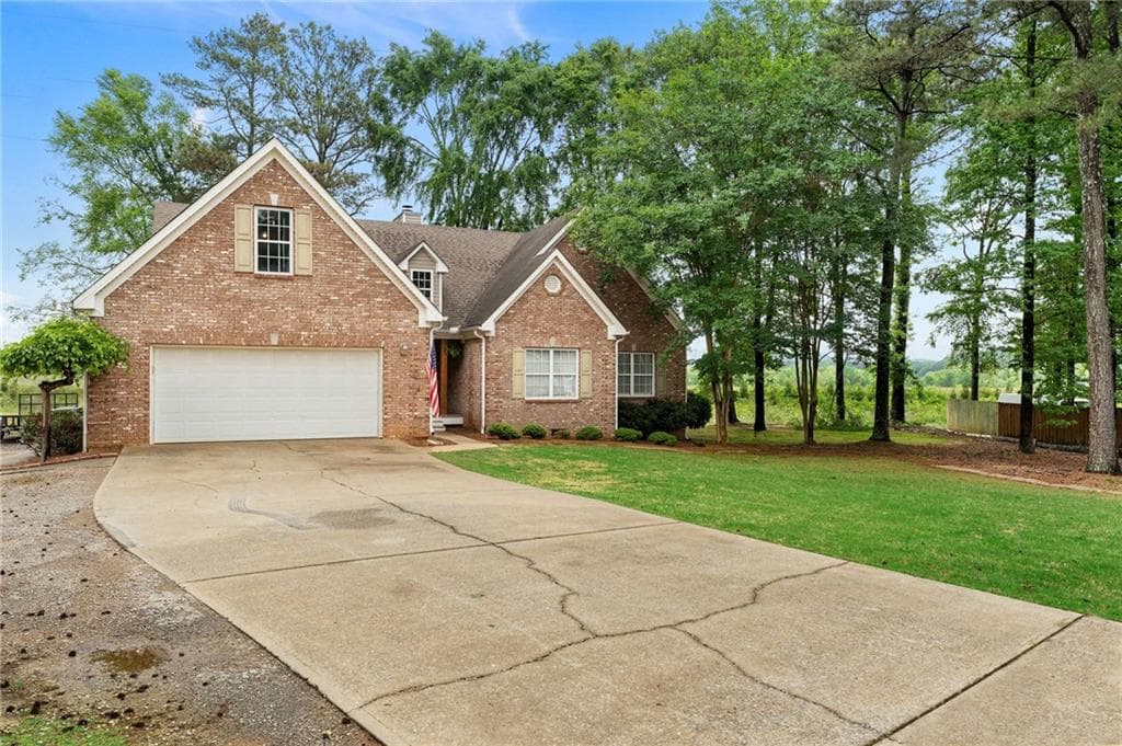 4 bedroom, 3 bathroom, 2,312 sq ft single family residence for sale at 12 Grapevine Way, Cartersville, GA 30121 — photo 2
