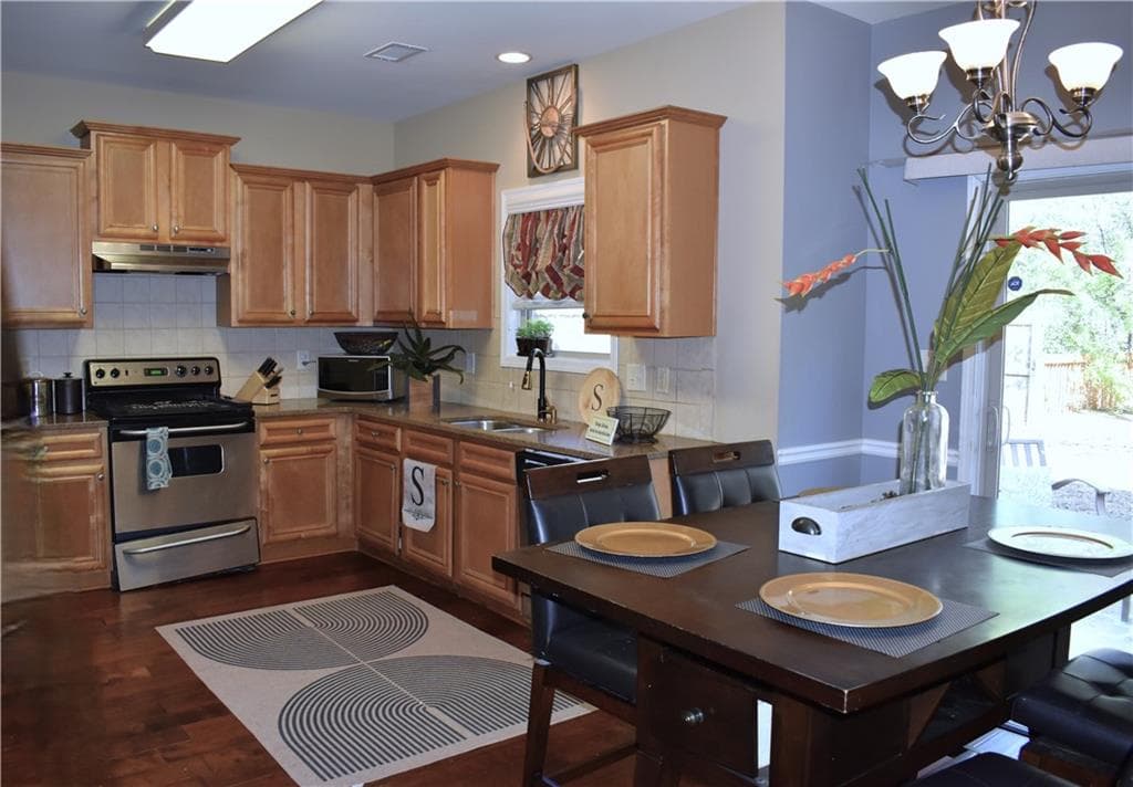 4 bedroom, 3 bathroom, 2,214 sq ft single family residence for sale at 1226 Castleberry Drive, Buford, GA 30518 — photo 9