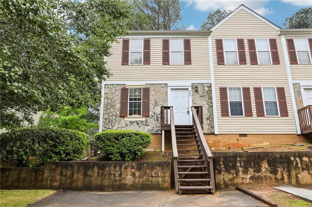 2 bedroom, 3 bathroom, 1,152 sq ft townhouse sold at 349 W Post Oak Crossing, Marietta, GA 30008