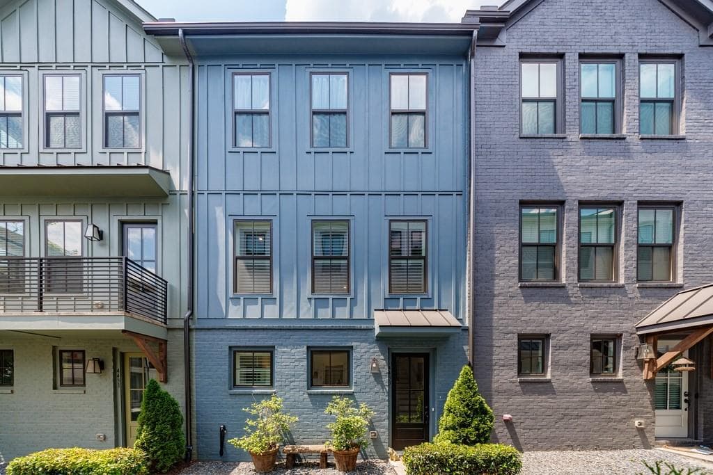 2 bedroom, 3 bathroom, 1,350 sq ft townhouse for sale at 4433 Buckley Way, Atlanta, GA 30342 — photo 1 of 50