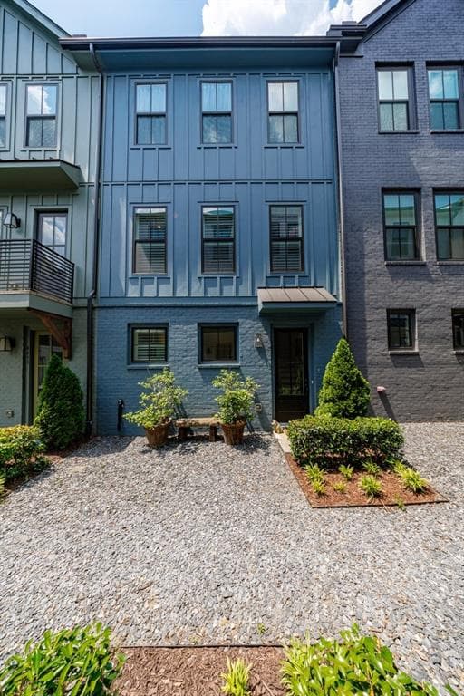 2 bedroom, 3 bathroom, 1,350 sq ft townhouse for sale at 4433 Buckley Way, Atlanta, GA 30342 — photo 3