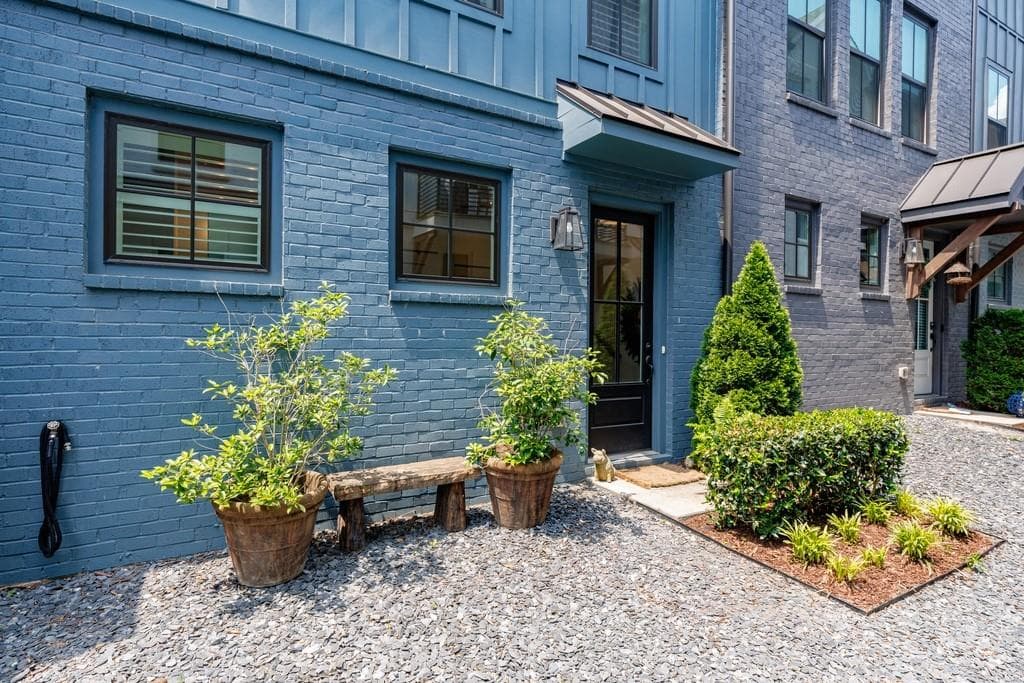 2 bedroom, 3 bathroom, 1,350 sq ft townhouse for sale at 4433 Buckley Way, Atlanta, GA 30342 — photo 5