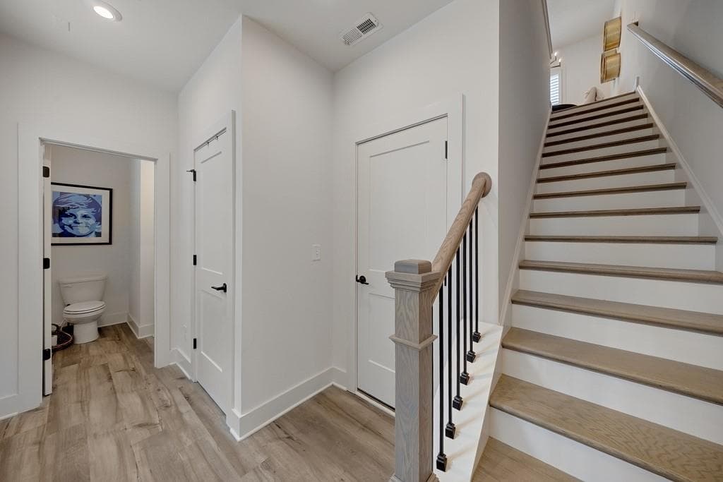 2 bedroom, 3 bathroom, 1,350 sq ft townhouse for sale at 4433 Buckley Way, Atlanta, GA 30342 — photo 7
