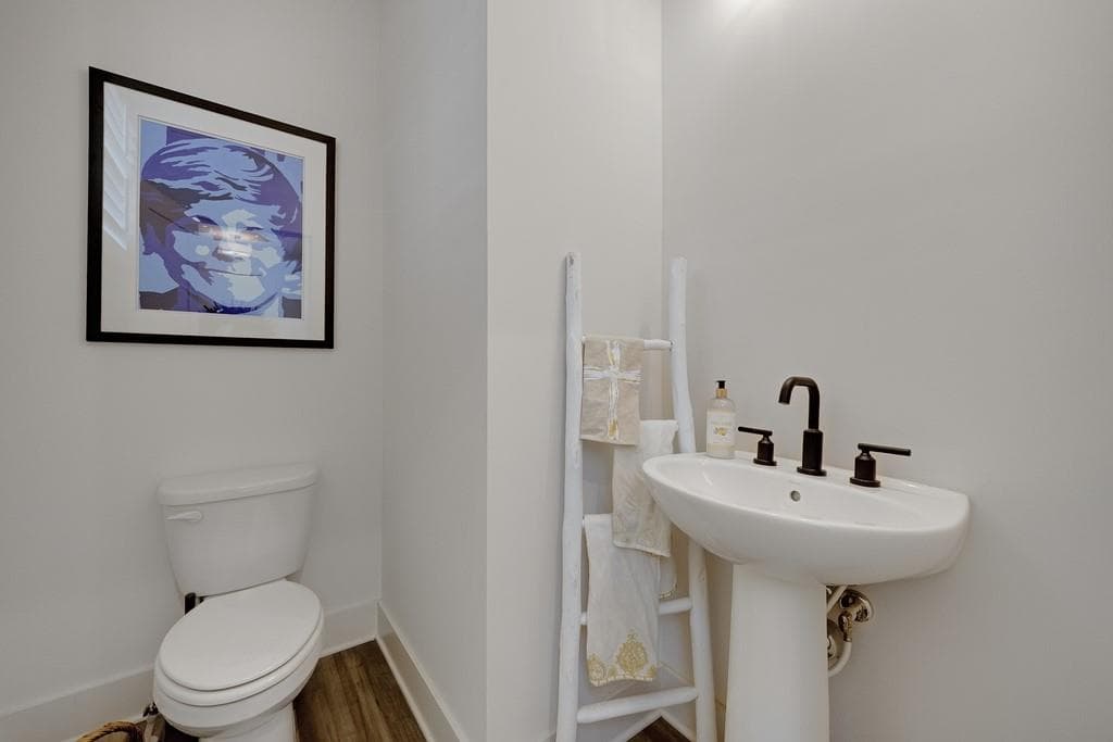 2 bedroom, 3 bathroom, 1,350 sq ft townhouse for sale at 4433 Buckley Way, Atlanta, GA 30342 — photo 9
