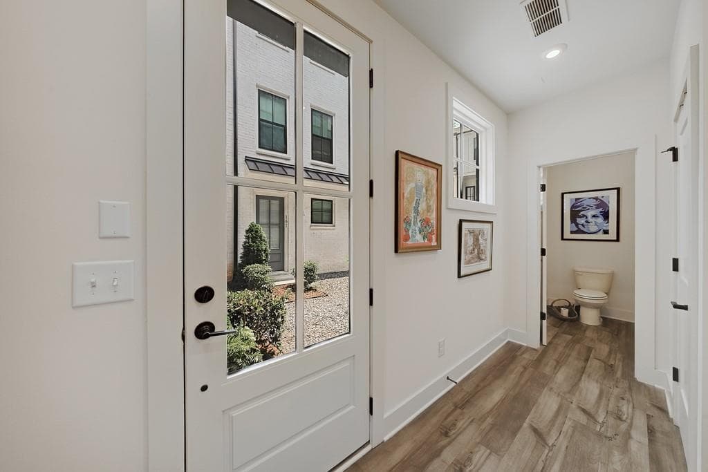 2 bedroom, 3 bathroom, 1,350 sq ft townhouse for sale at 4433 Buckley Way, Atlanta, GA 30342 — photo 8