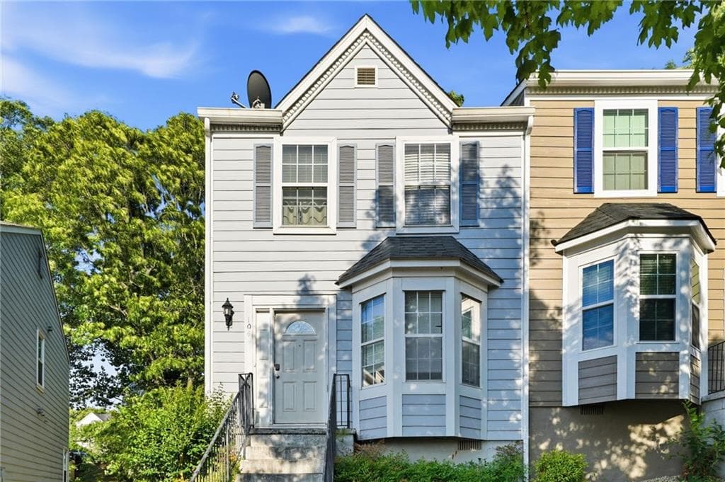 2 bedroom, 3 bathroom, 1,132 sq ft townhouse for sale at 104 Lakestone Court, Marietta, GA 30066