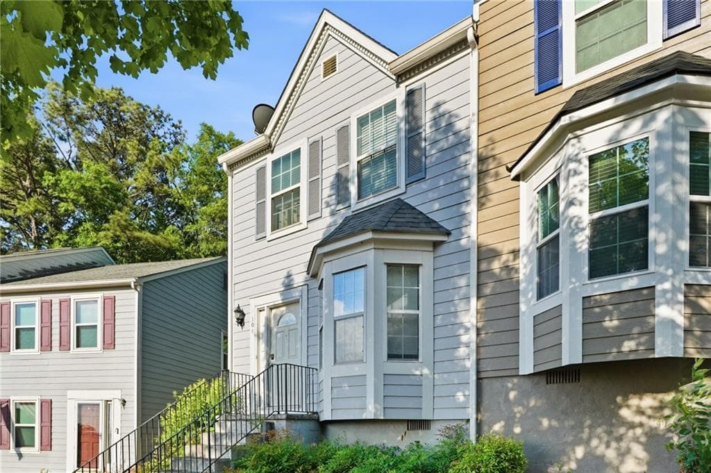 2 bedroom, 3 bathroom, 1,132 sq ft townhouse for sale at 104 Lakestone Court, Marietta, GA 30066 — photo 2