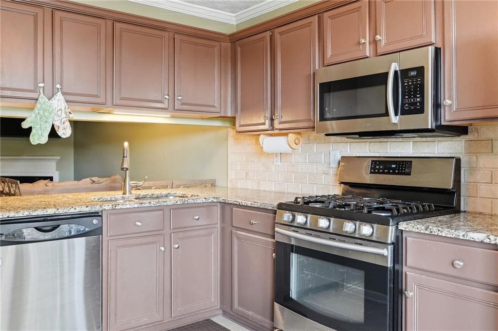 2 bedroom, 3 bathroom, 1,132 sq ft townhouse for sale at 104 Lakestone Court, Marietta, GA 30066 — photo 5