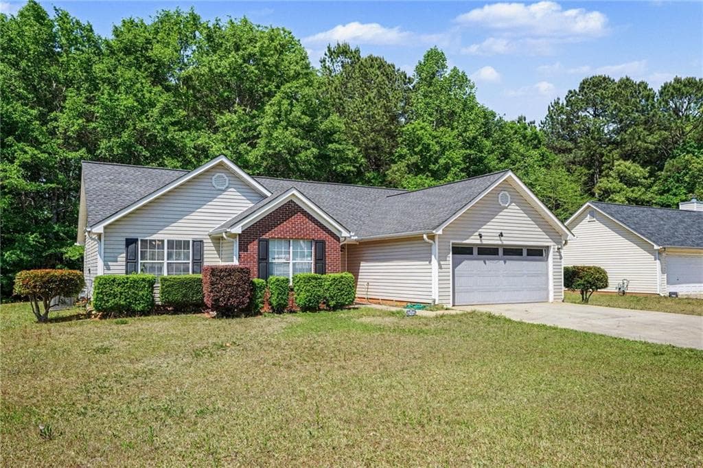 3 bedroom, 2 bathroom, 1,398 sq ft single family residence for sale at 203 Plantation Trail, Griffin, GA 30223 — photo 3
