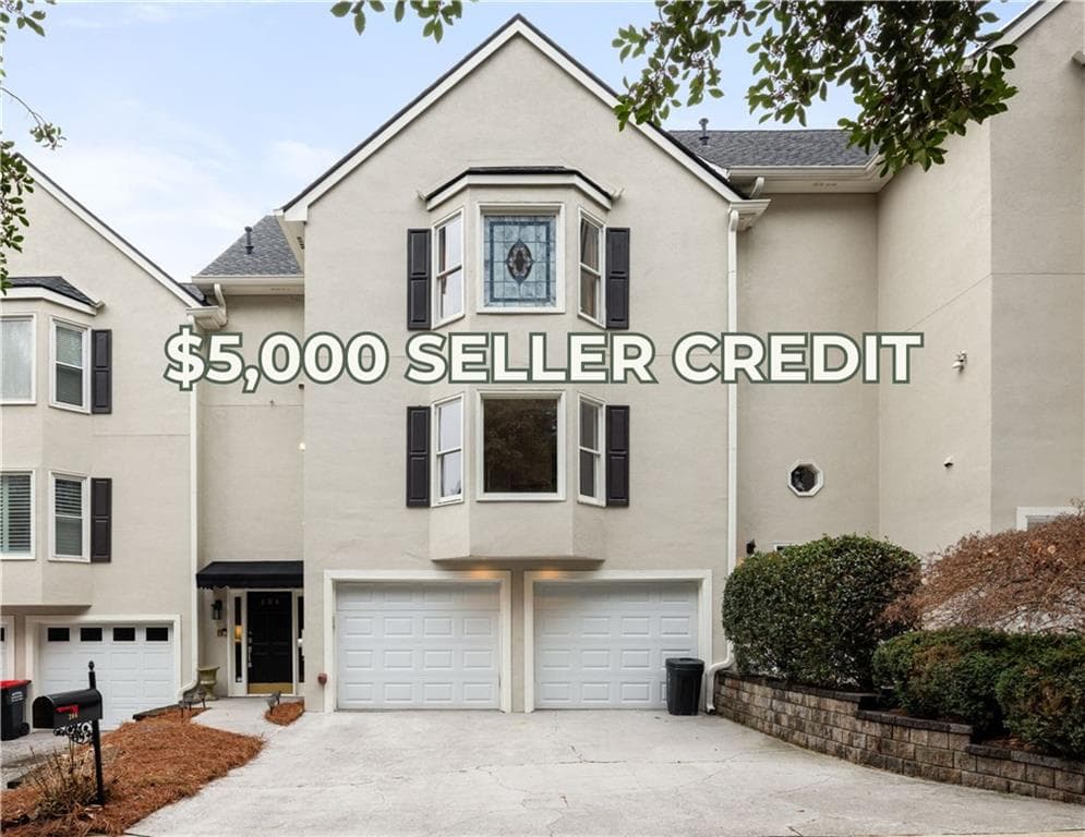 3 bedroom, 3 bathroom, 2,740 sq ft condominium sold at 206 Cameron Place, Atlanta, GA 30339