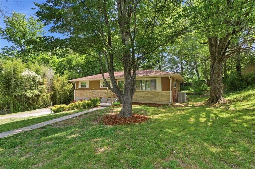 3 bedroom, 2 bathroom, 1,468 sq ft single family residence for sale at 1004 W Lewis Street, Rossville, GA 30741 — photo 2