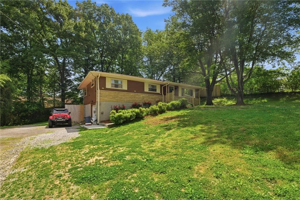 3 bedroom, 2 bathroom, 1,468 sq ft single family residence for sale at 1004 W Lewis Street, Rossville, GA 30741 — photo 3