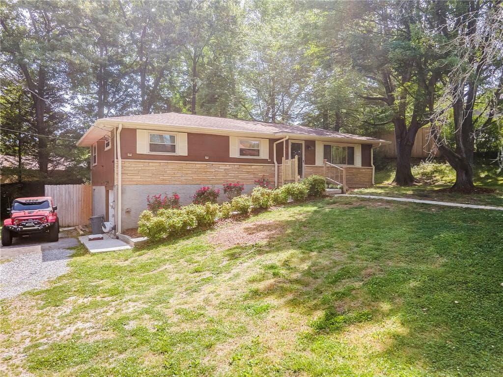 3 bedroom, 2 bathroom, 1,468 sq ft single family residence for sale at 1004 W Lewis Street, Rossville, GA 30741 — photo 4