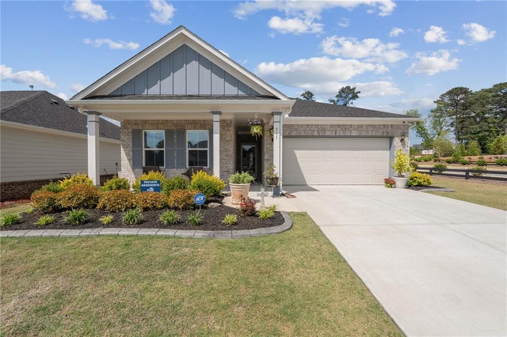 3 bedroom, 2 bathroom, 1,740 sq ft single family residence under contract at 711 Pineberry Court, Grayson, GA 30017