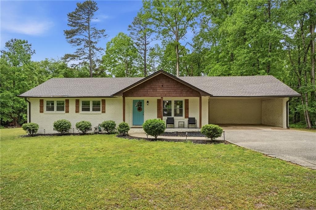3 bedroom, 2 bathroom, 1,564 sq ft single family residence sold at 405 W Barbara Lane, Carrollton, GA 30117