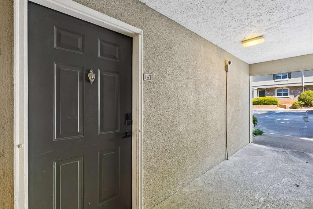 2 bedroom, 2 bathroom, 1,040 sq ft condominium for sale at 6900 Roswell Road Q6, Atlanta, GA 30328 — photo 5