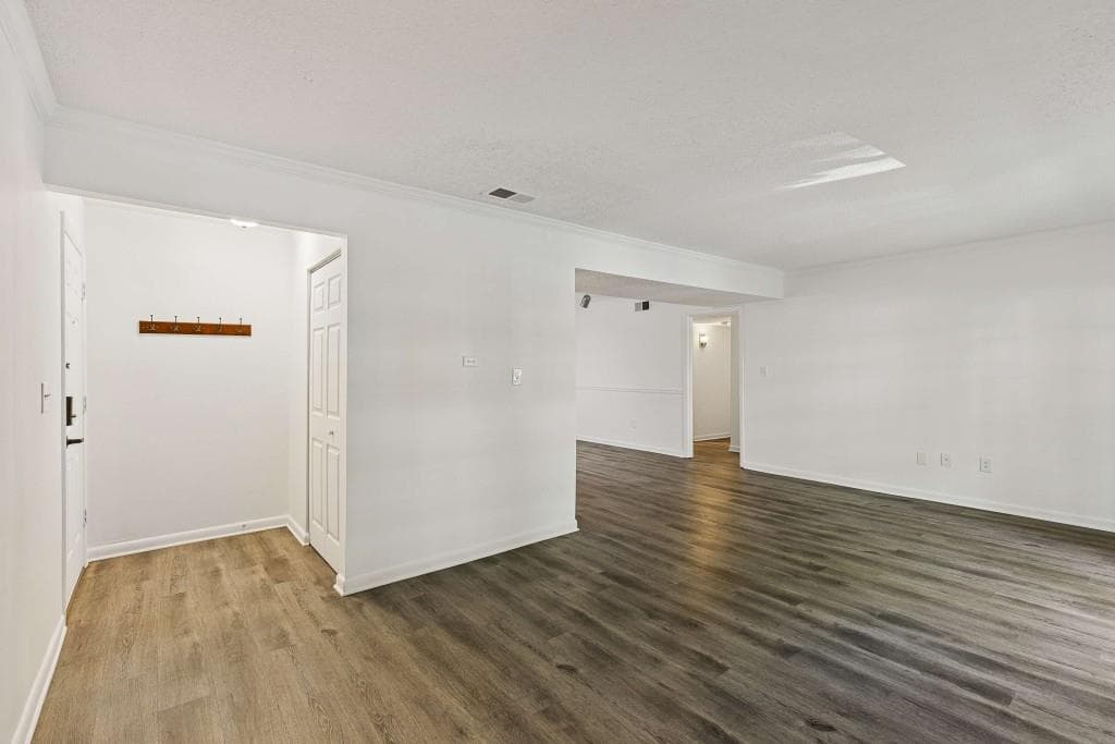 2 bedroom, 2 bathroom, 1,040 sq ft condominium for sale at 6900 Roswell Road Q6, Atlanta, GA 30328 — photo 7