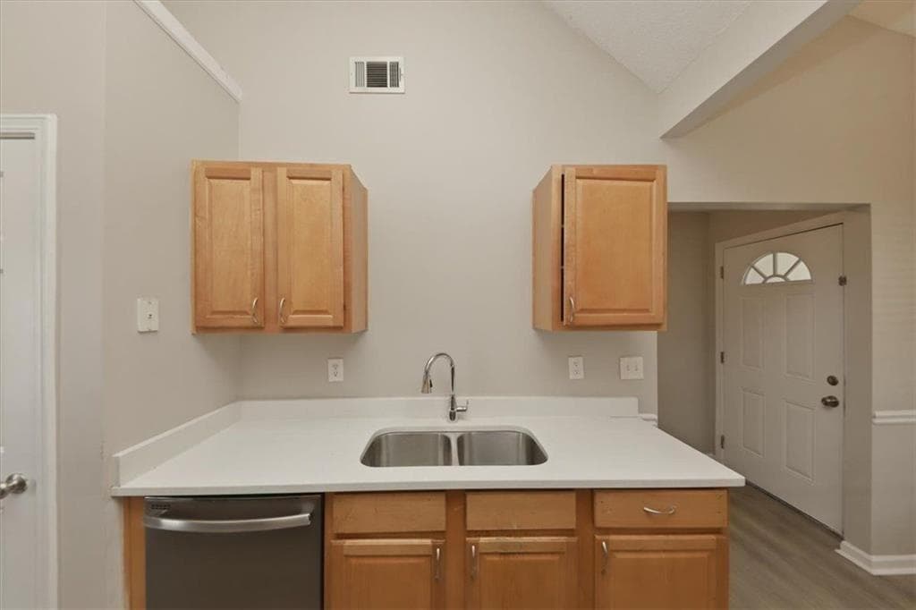 4 bedroom, 3 bathroom, 1,716 sq ft single family residence under contract at 3687 Gray Birch Drive, Decatur, GA 30034 — photo 8