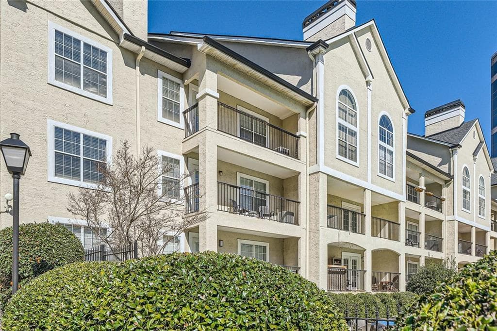 2 bedroom, 2 bathroom, 981 sq ft condominium under contract at 3655 Habersham Road 227, Atlanta, GA 30305 — photo 3