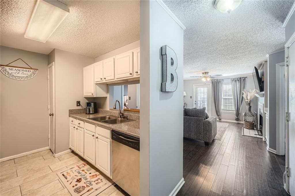 2 bedroom, 2 bathroom, 981 sq ft condominium under contract at 3655 Habersham Road 227, Atlanta, GA 30305 — photo 4