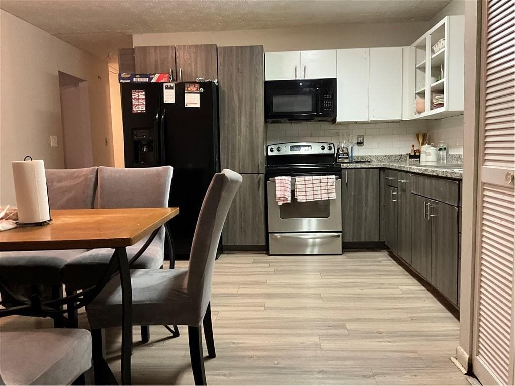 3 bedroom, 2 bathroom, 1,068 sq ft single family residence for sale at 6146 Hickory Drive, Forest Park, GA 30297 — photo 6