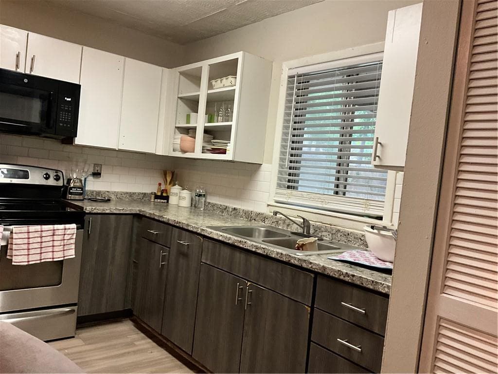 3 bedroom, 2 bathroom, 1,068 sq ft single family residence for sale at 6146 Hickory Drive, Forest Park, GA 30297 — photo 7