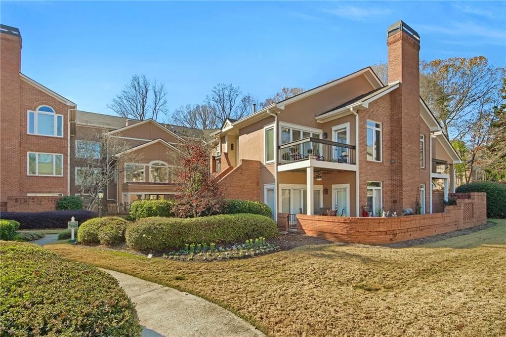 2 bedroom, 2 bathroom, 1,778 sq ft condominium under contract at 5364 BROOKE RIDGE Drive, Atlanta, GA 30338 — photo 2