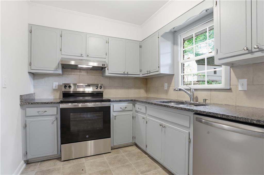3 bedroom, 2 bathroom, 1,389 sq ft single family residence under contract at 170 Laurien Street, Fayetteville, GA 30214 — photo 7