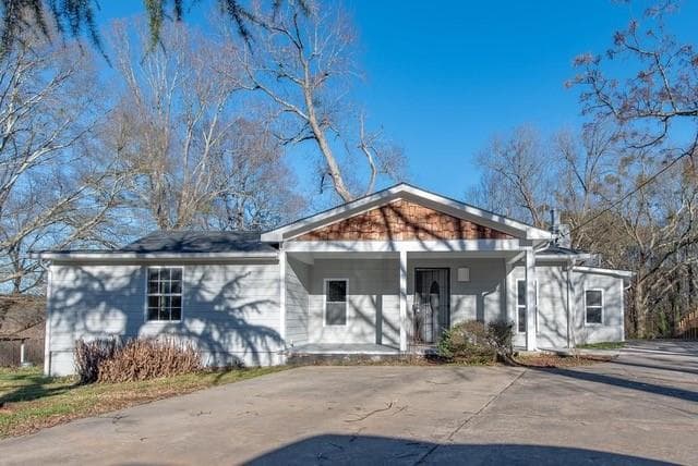6 bedroom, 2 bathroom, 1,923 sq ft single family residence sold at 2164 Bouldercrest Road, Atlanta, GA 30316