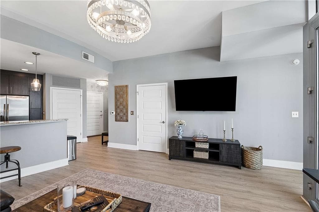 1 bedroom, 1 bathroom, 789 sq ft condominium for sale at 1080 Peachtree Street 1213, Atlanta, GA 30309 — photo 6