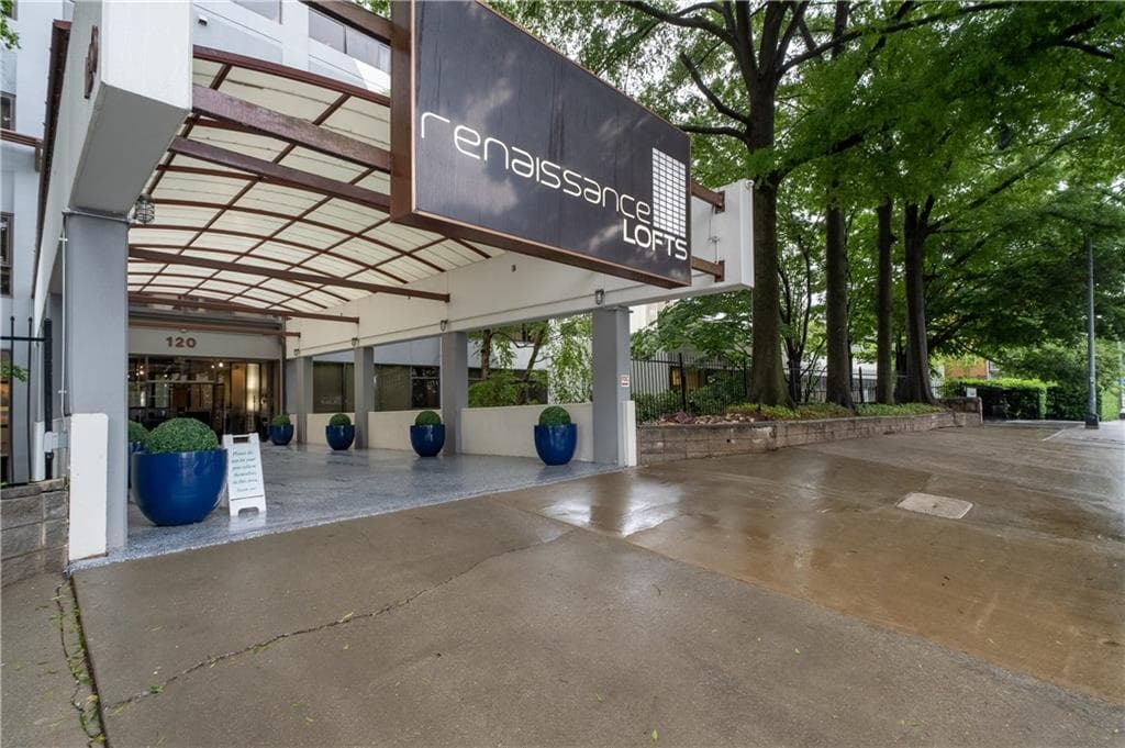 1 bedroom, 1 bathroom, 560 sq ft condominium sold at 120 Ralph Mcgill Boulevard 301, Atlanta, GA 30308