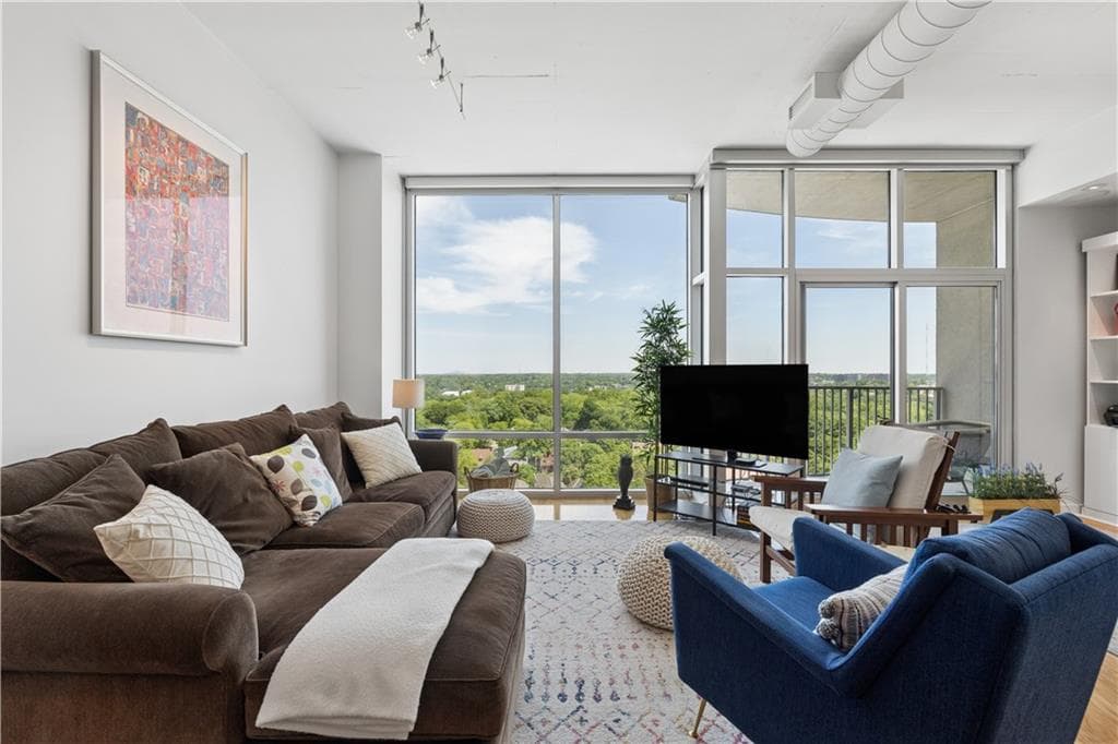 1 bedroom, 1 bathroom, 768 sq ft condominium for sale at 943 Peachtree Street 1415, Atlanta, GA 30309