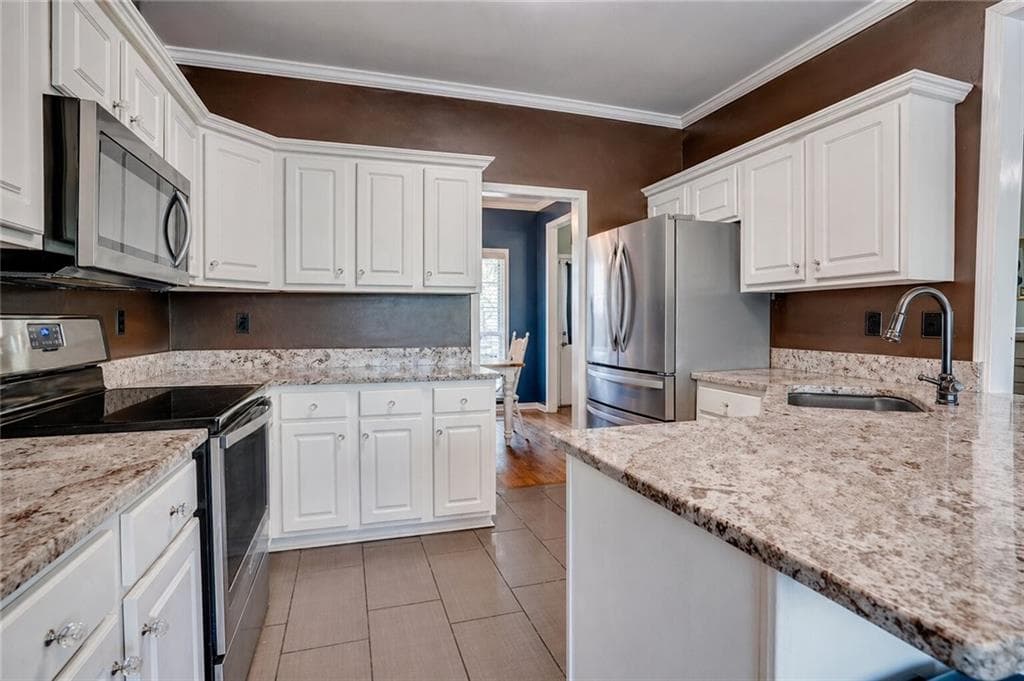 4 bedroom, 4 bathroom, 3,626 sq ft single family residence for sale at 5160 Lakeview Parkway, Villa Rica, GA 30180 — photo 7