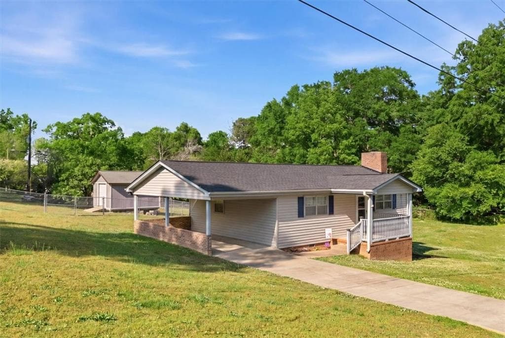 2 bedroom, 1 bathroom, 1,050 sq ft single family residence sold at 395 Dewberry Lane, Lindale, GA 30147