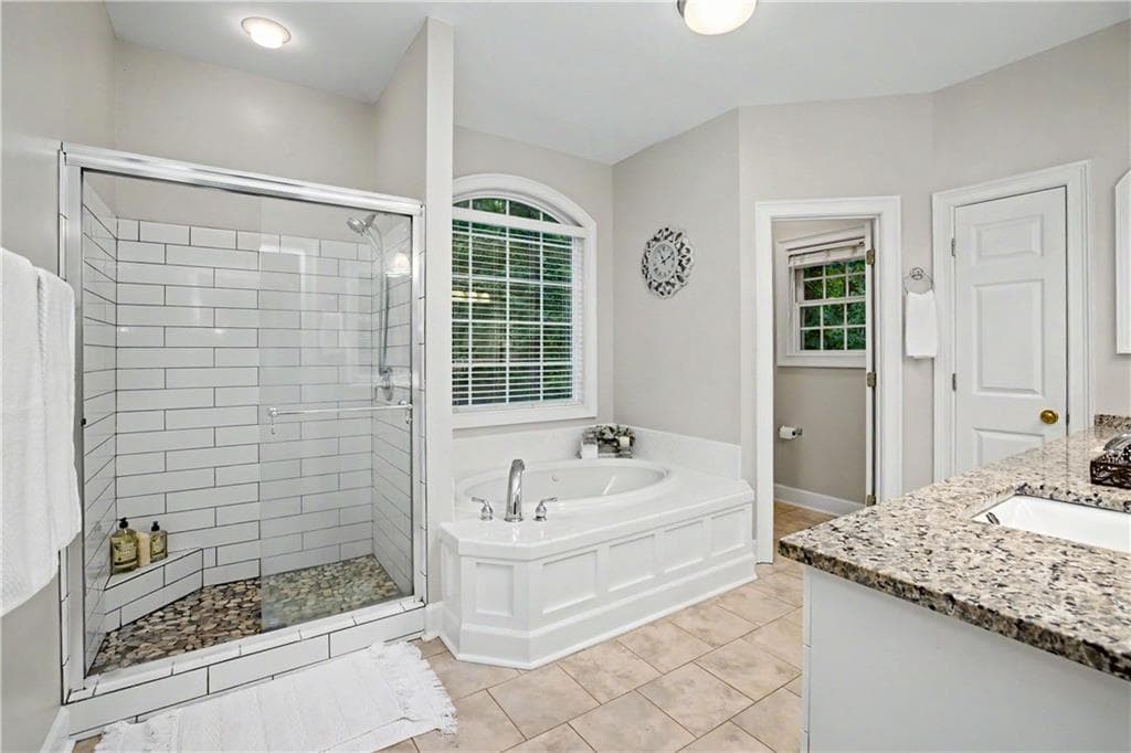 4 bedroom, 5 bathroom, 5,224 sq ft single family residence for sale at 305 S Shore Drive, Newnan, GA 30263 — photo 9