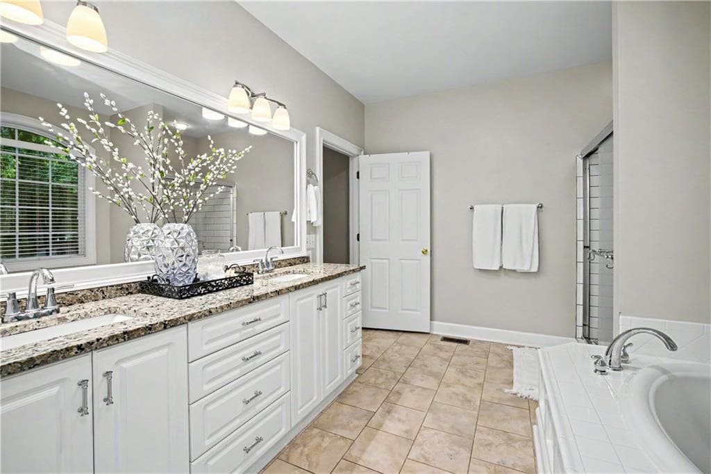 4 bedroom, 5 bathroom, 5,224 sq ft single family residence for sale at 305 S Shore Drive, Newnan, GA 30263 — photo 10