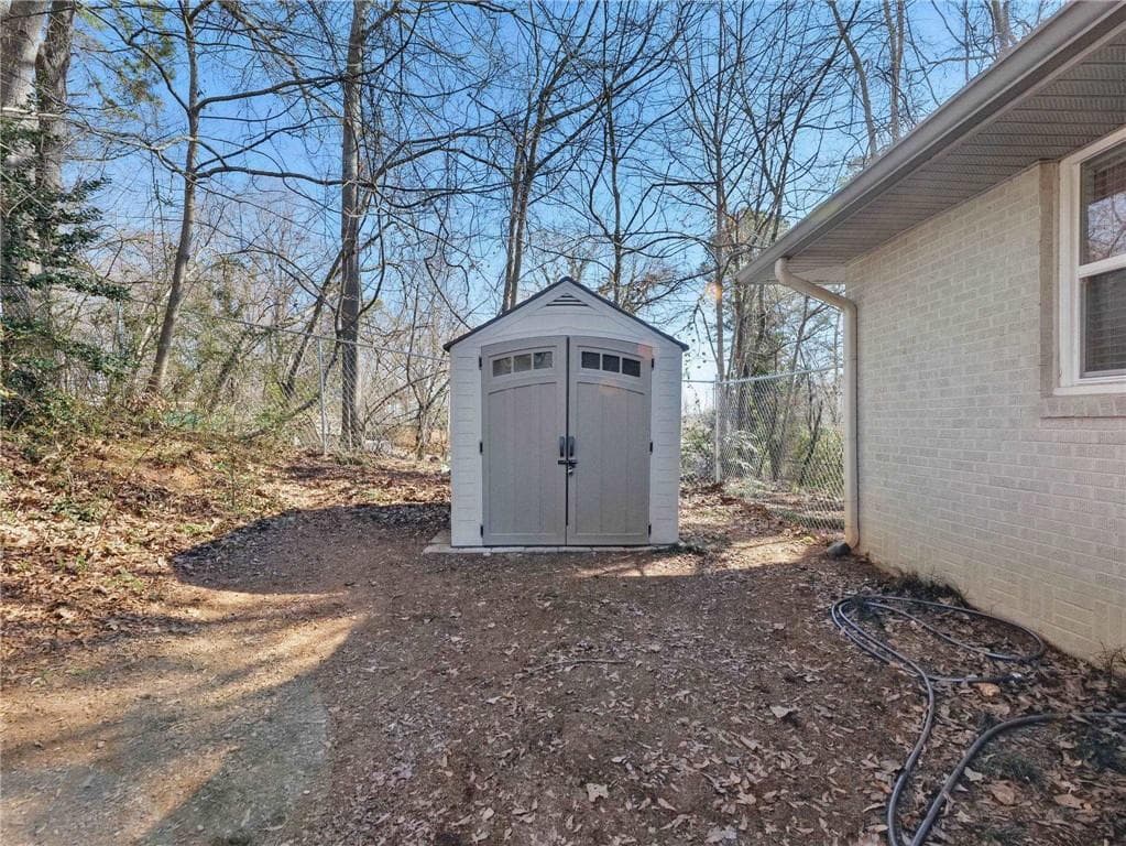 3 bedroom, 2 bathroom, 1,555 sq ft single family residence for sale at 2093 Beverly Road, Gainesville, GA 30501 — photo 4