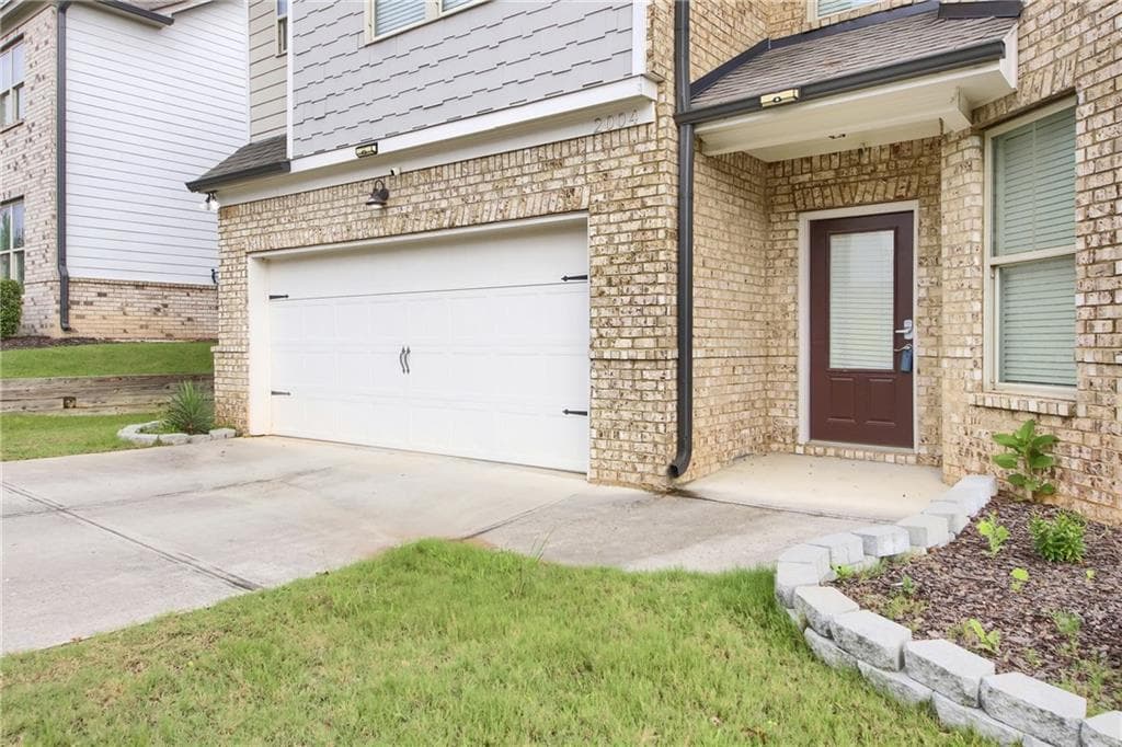 5 bedroom, 3 bathroom, 2,749 sq ft single family residence for sale at 2004 Brittlebank Lane, Lawrenceville, GA 30043 — photo 2