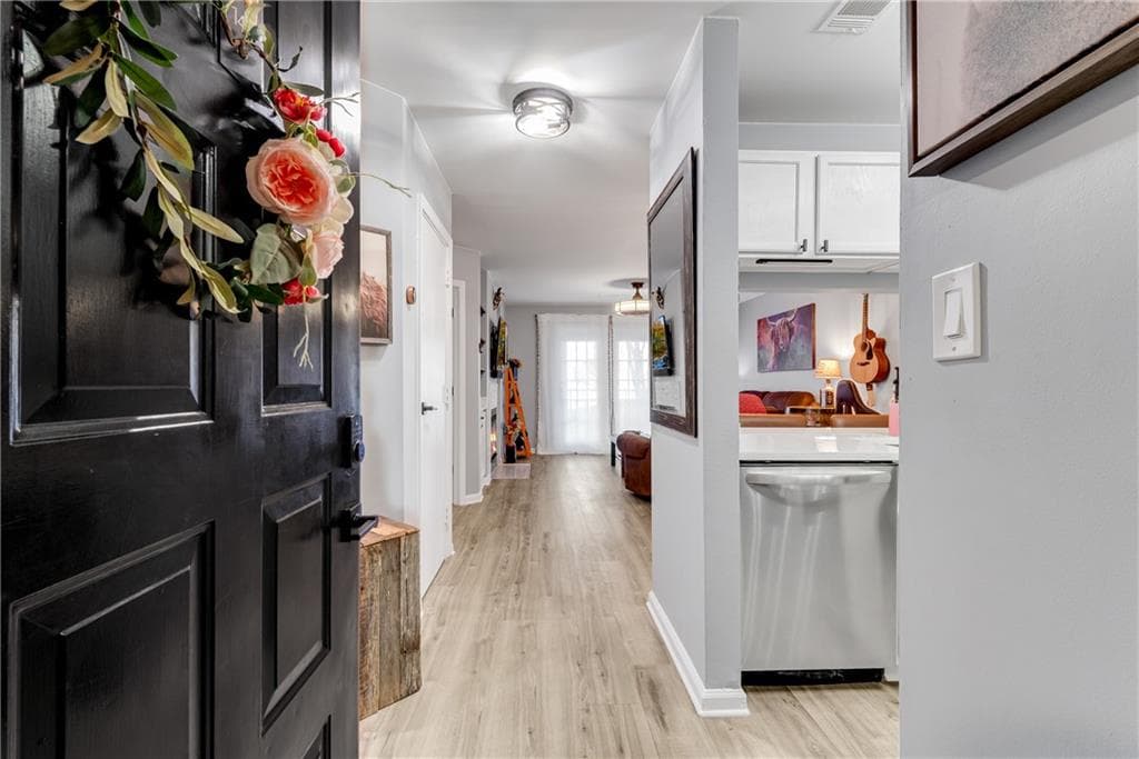 1 bedroom, 1 bathroom, 696 sq ft condominium for sale at 3655 Habersham Road B148, Atlanta, GA 30305 — photo 4