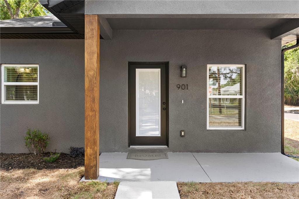 3 bedroom, 2 bathroom, 1,284 sq ft single family residence under contract at 901 E Warren Street, Plant City, FL 33563 — photo 3