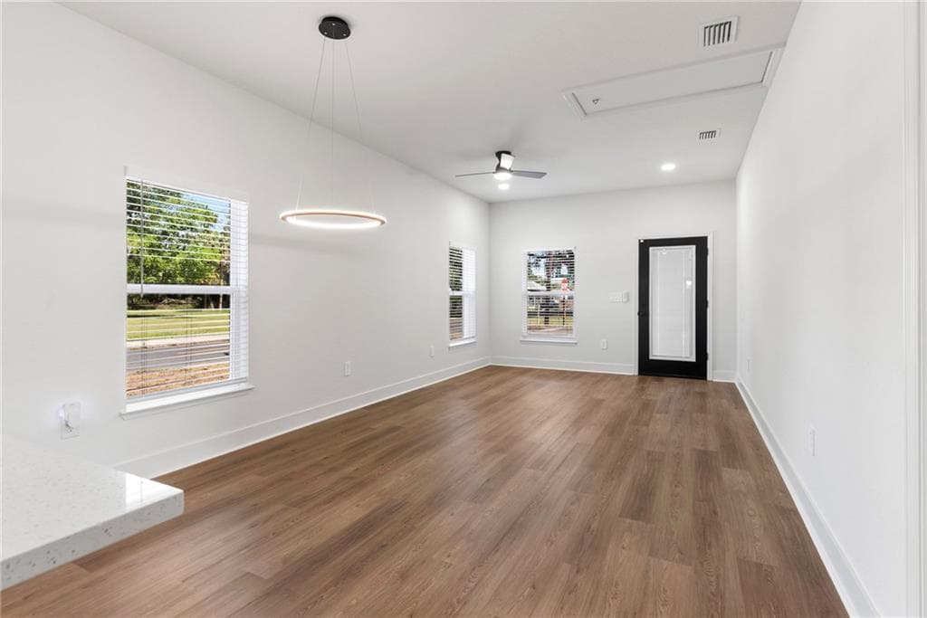 3 bedroom, 2 bathroom, 1,284 sq ft single family residence under contract at 901 E Warren Street, Plant City, FL 33563 — photo 6