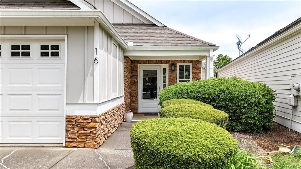 2 bedroom, 2 bathroom, 1,707 sq ft single family residence for sale at 16 Lila Way, Cartersville, GA 30120 — photo 2